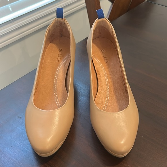 Dr LIZA Sneaker Pump Golden Sand Leather Closed Toe Heels Size 7.5 Wide - Picture 4 of 15